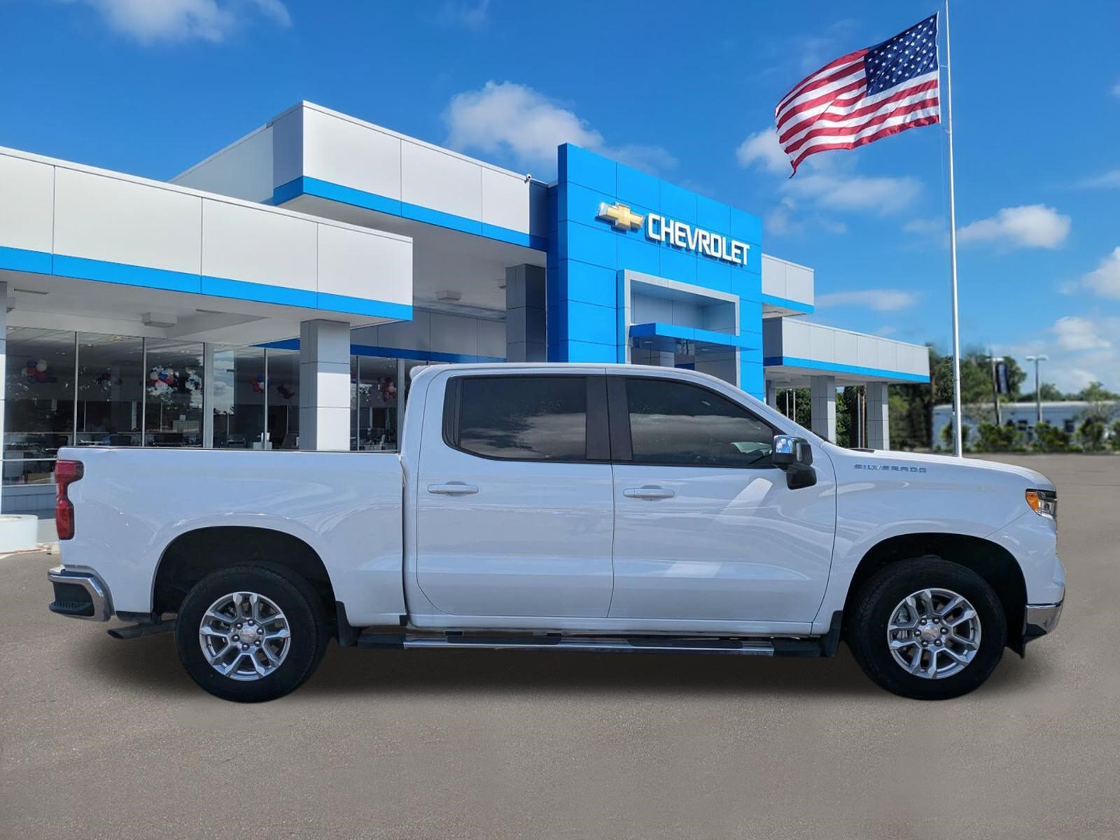 Used 2024 Chevrolet Silverado 1500 LT w/ Safety Package RWD image 2