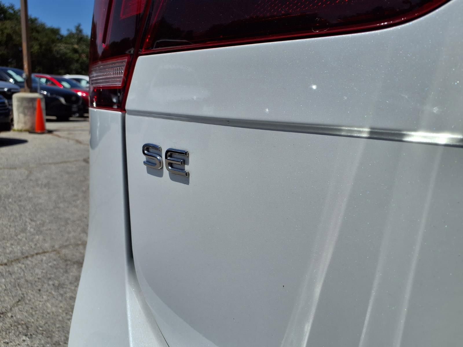 Certified 2023 Volkswagen Tiguan SE R-Line FWD image 23