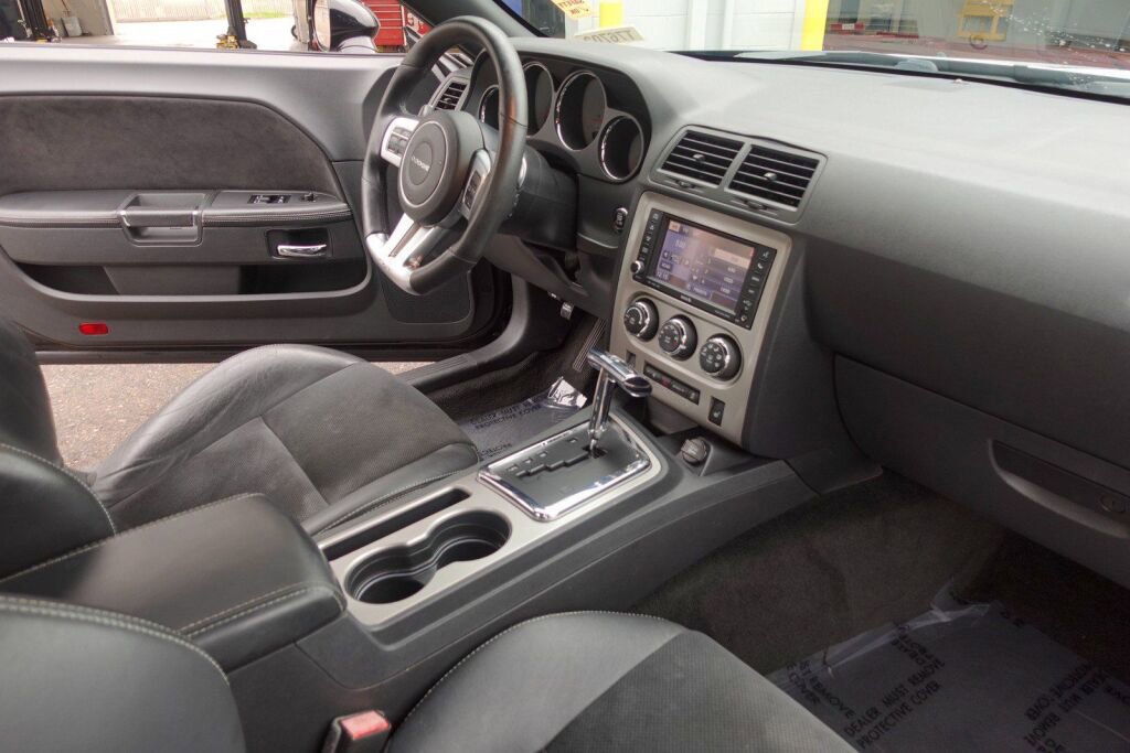 Used 2013 Dodge Challenger SRT8 w/ Harman Kardon Audio Group image 14