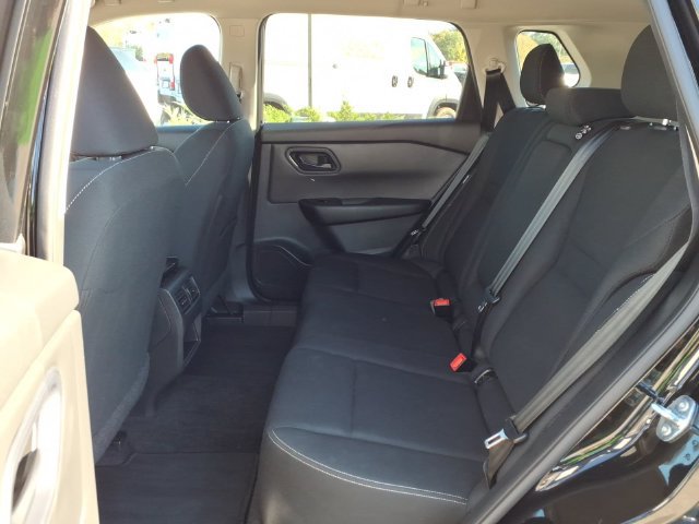 Used 2024 Nissan Rogue S AWD/4WD image 7