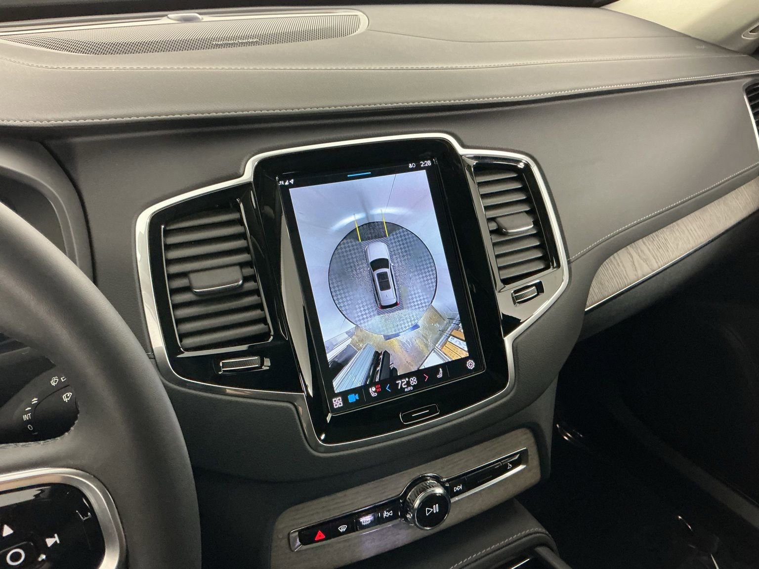 Used 2024 Volvo XC90 B6 Ultimate image 11