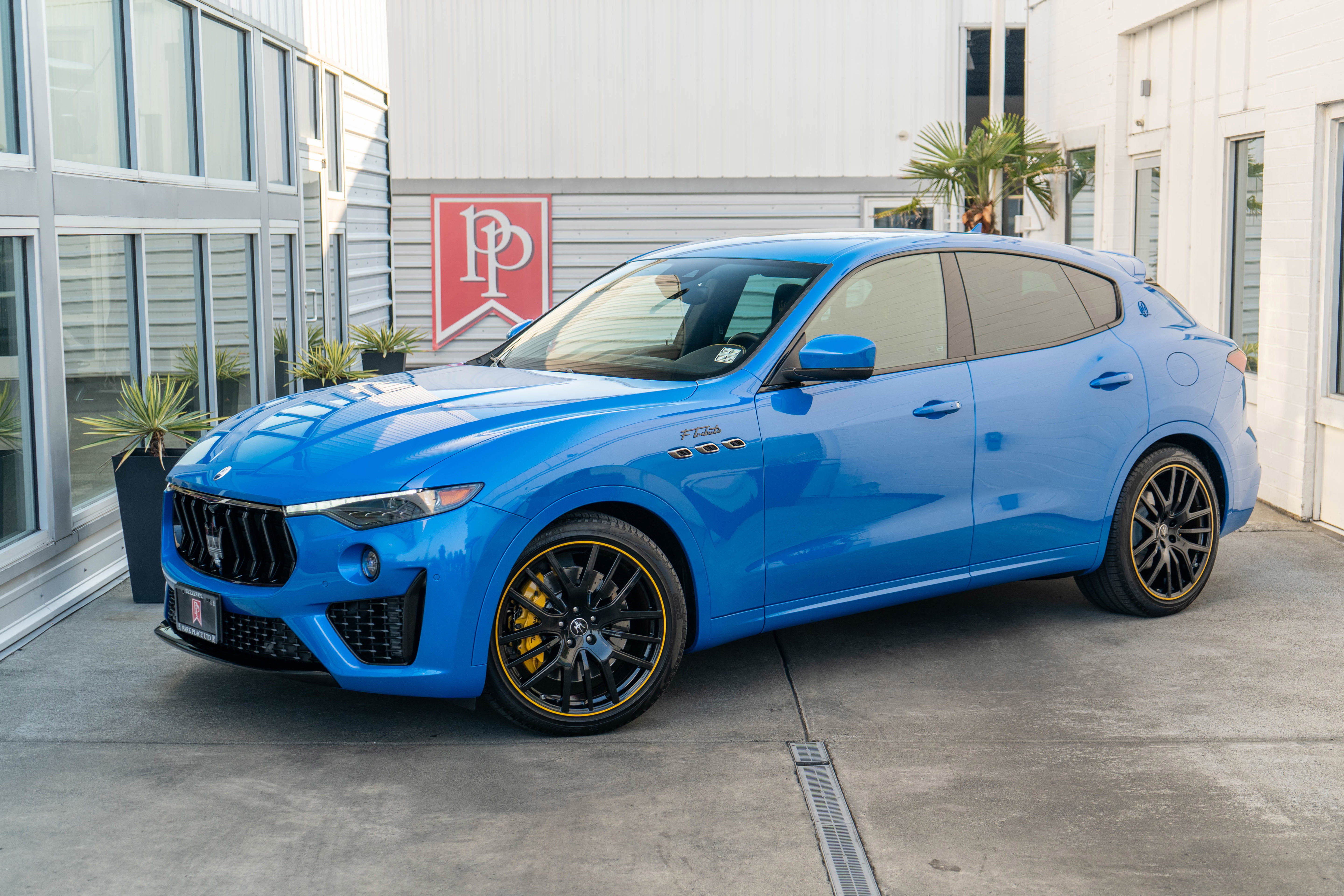 Used 2022 Maserati Levante F Tributo image 2