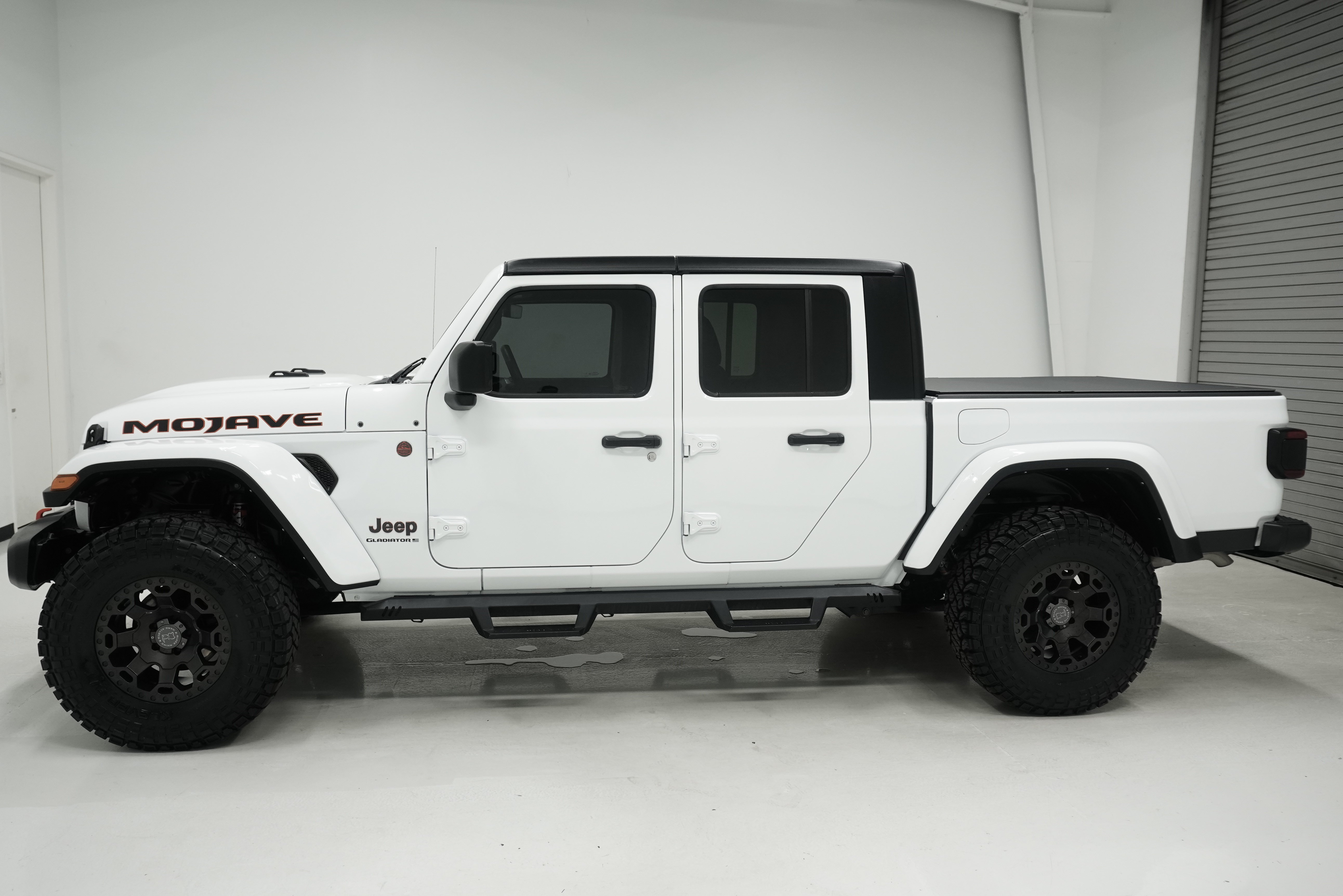 Used 2023 Jeep Gladiator Mojave w/ LED Lighting Group AWD/4WD image 6