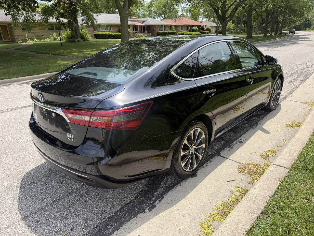 Used 2016 Toyota Avalon XLE Plus FWD image 5