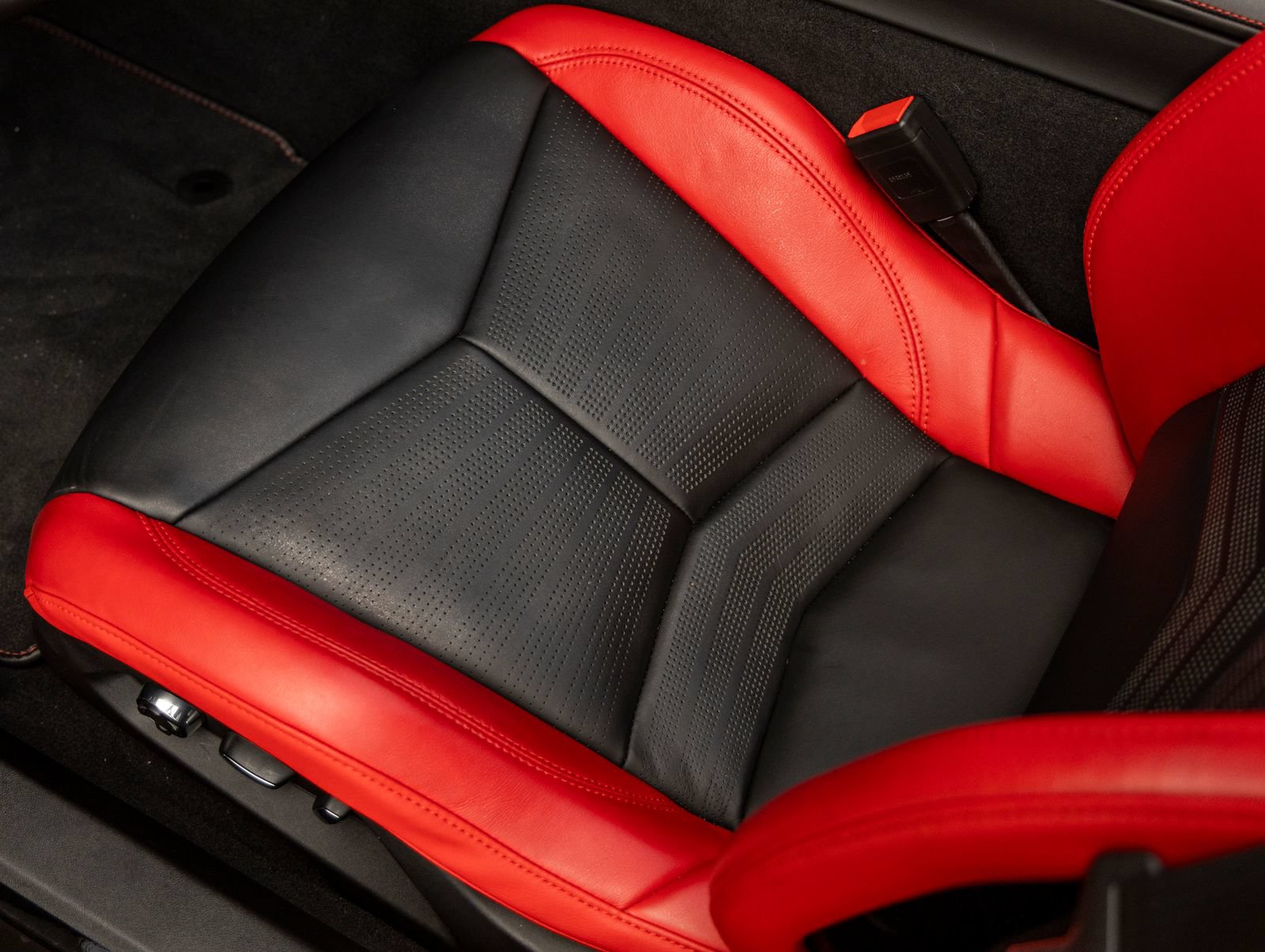 Used 2021 Chevrolet Corvette Stingray Preferred Conv w/ Z51 Performance Package RWD image 21