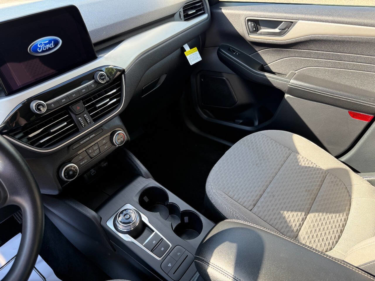 Used 2022 Ford Escape SE image 14