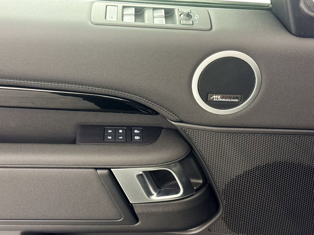 New 2026 Land Rover Discovery S AWD/4WD image 17