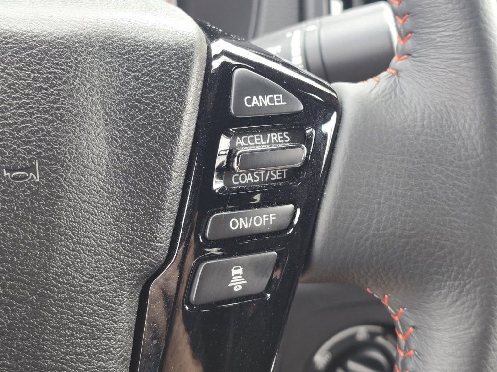 Used 2025 Nissan Frontier PRO-4X image 25