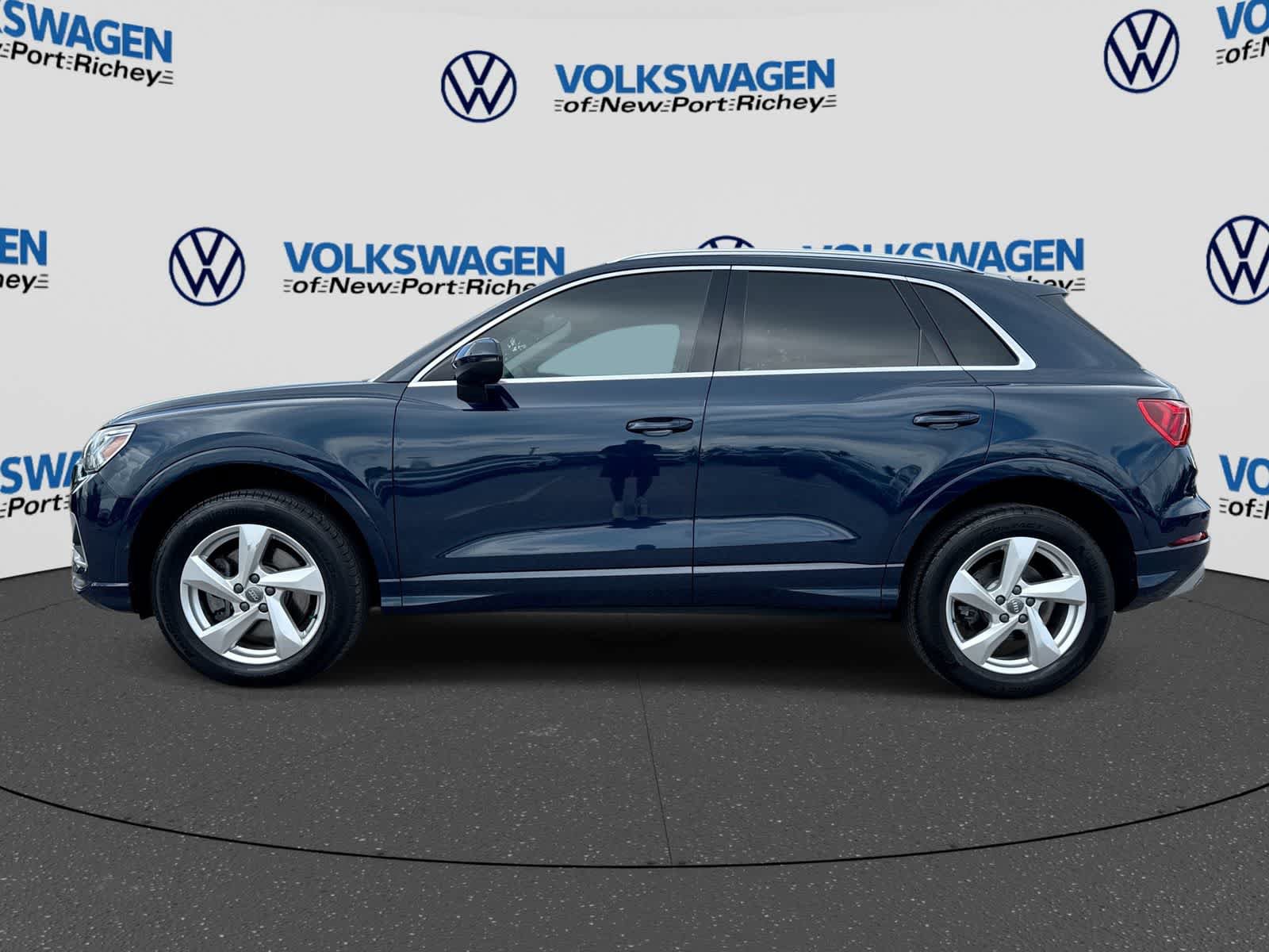 Used 2020 Audi Q3 2.0T Premium Plus w/ Premium Plus Package AWD/4WD image 3