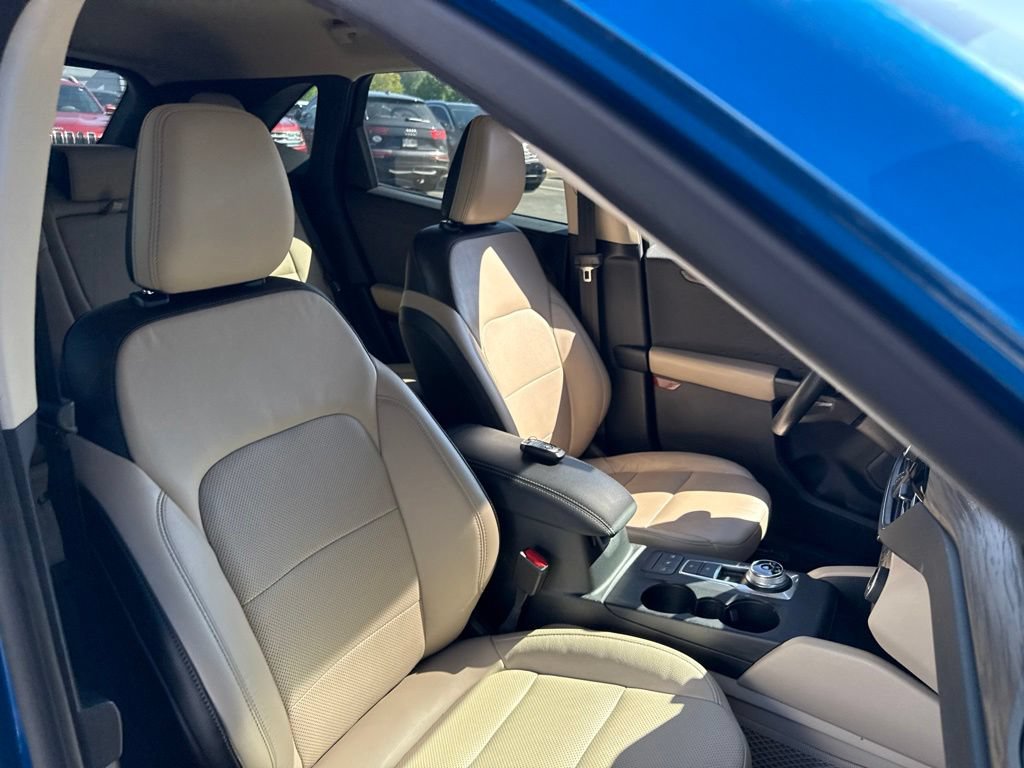 Used 2020 Ford Escape Titanium AWD/4WD image 9