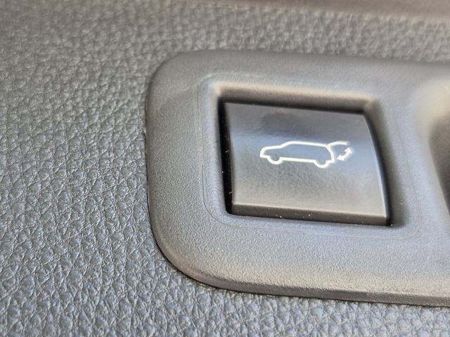 Used 2022 Toyota Highlander XLE AWD/4WD image 37