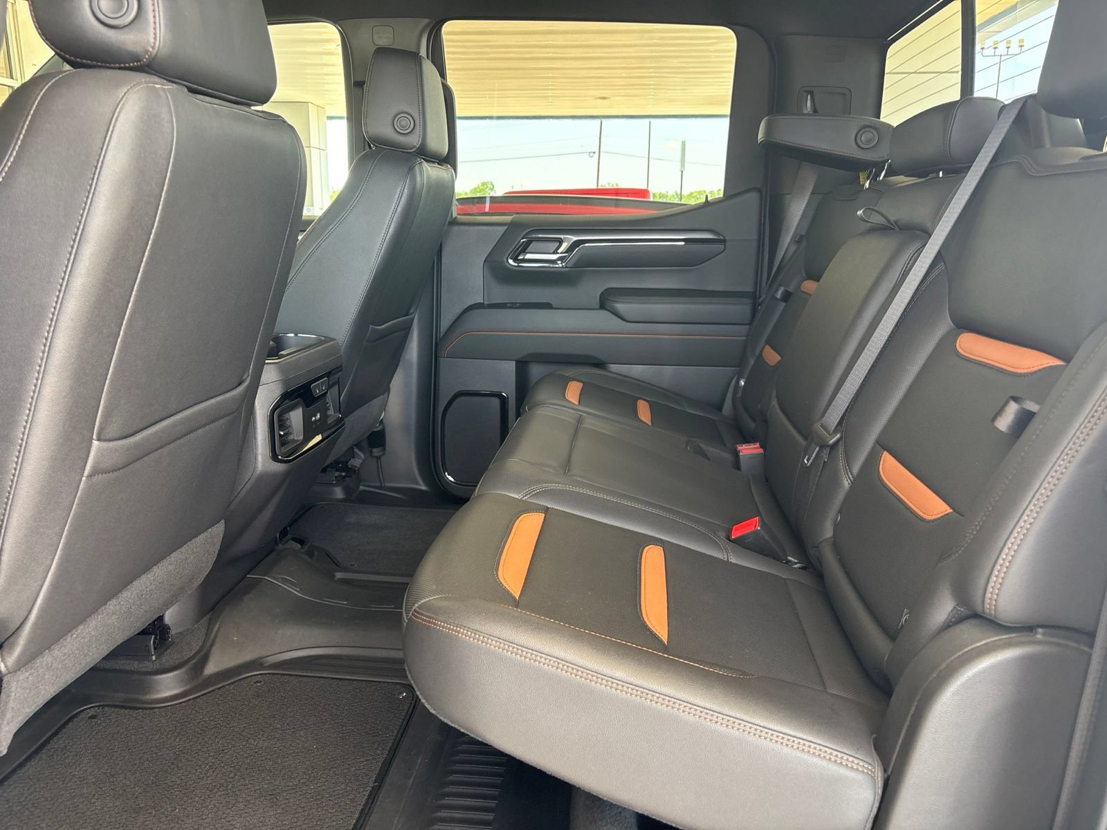Used 2024 GMC Sierra 1500 AT4 w/ Technology Package AWD/4WD image 17