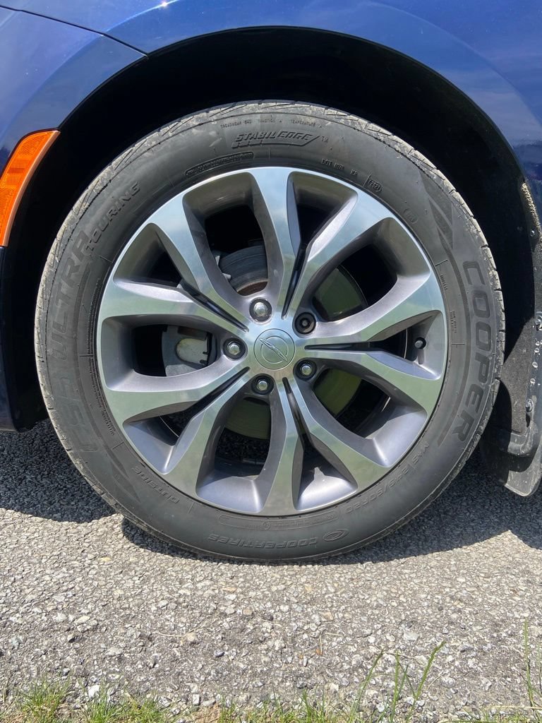 Used 2019 Chrysler Pacifica Limited w/ Tire & Wheel Group FWD image 9