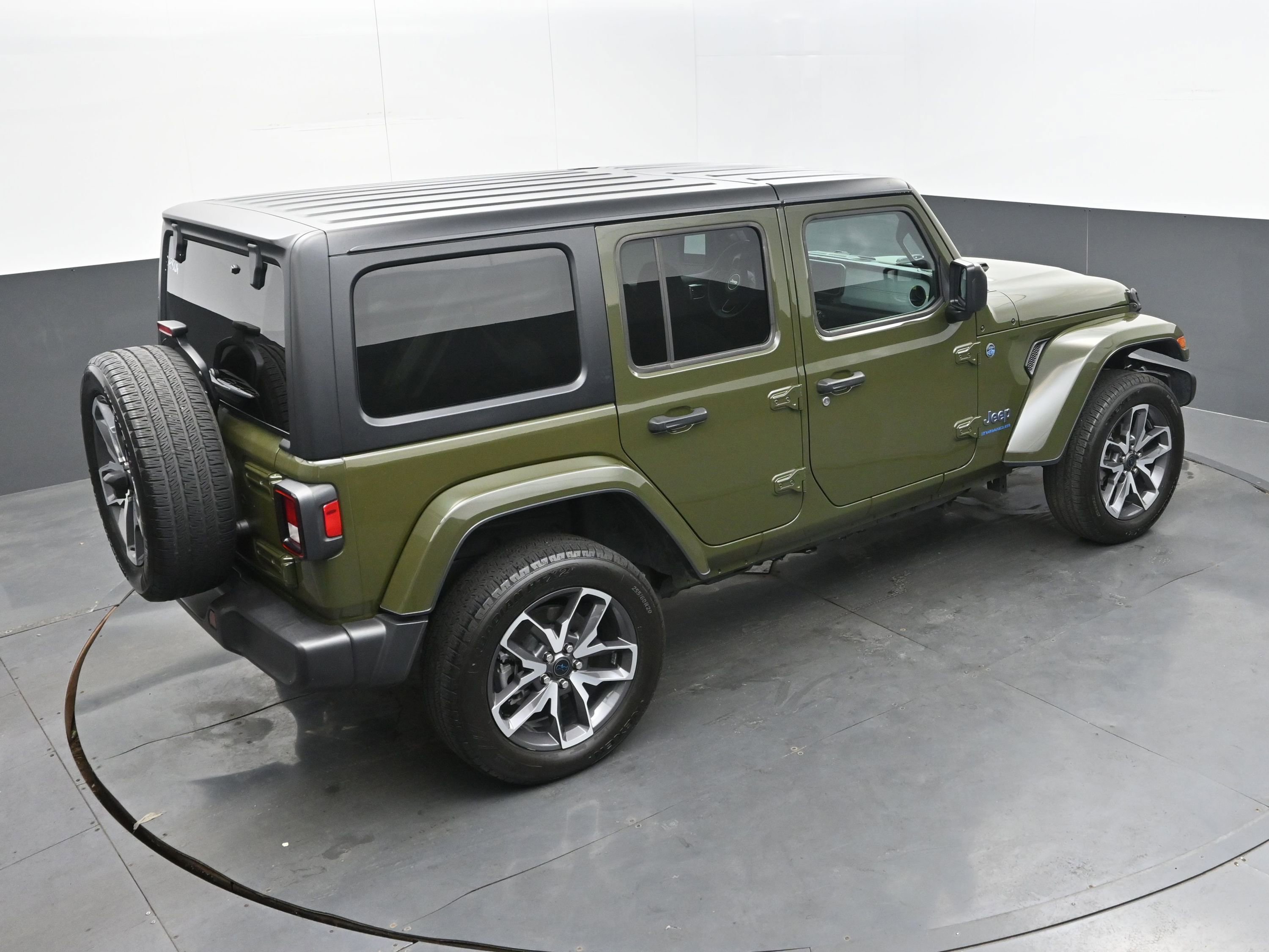 Used 2024 Jeep Wrangler Sport S image 37