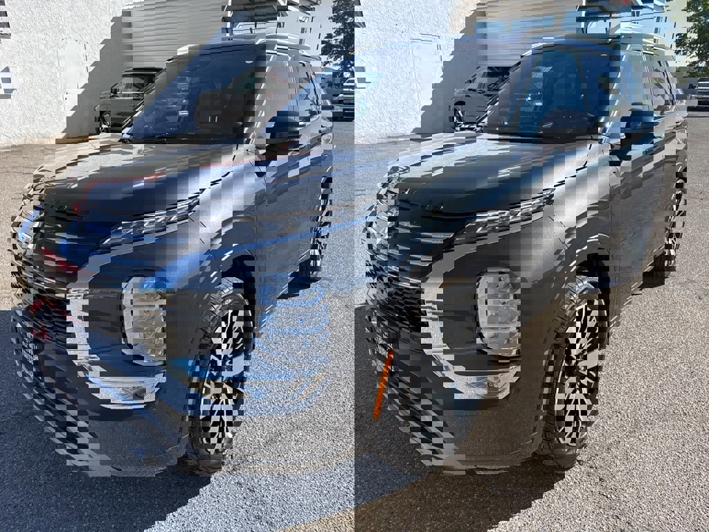 New 2025 Mitsubishi Outlander SEL image 3