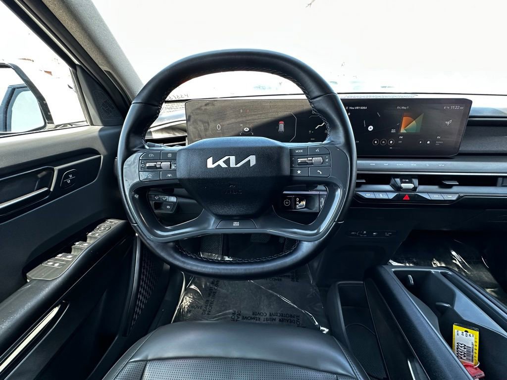 Used 2024 Kia EV9 Light Long Range RWD image 16