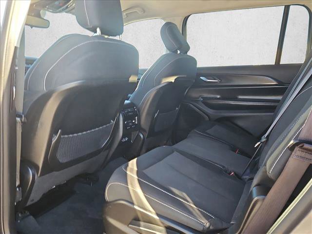 Used 2023 Jeep Grand Cherokee L Laredo image 19