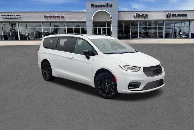 New 2026 Chrysler Pacifica Limited w/ S Appearance Package