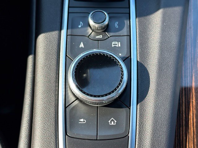 Used 2023 Cadillac Escalade Premium Luxury AWD/4WD image 36