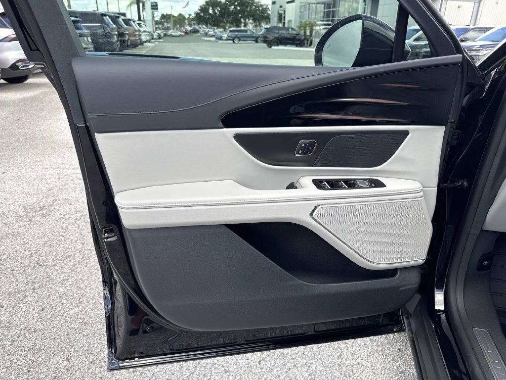 New 2026 Lincoln Nautilus Premier AWD/4WD image 18