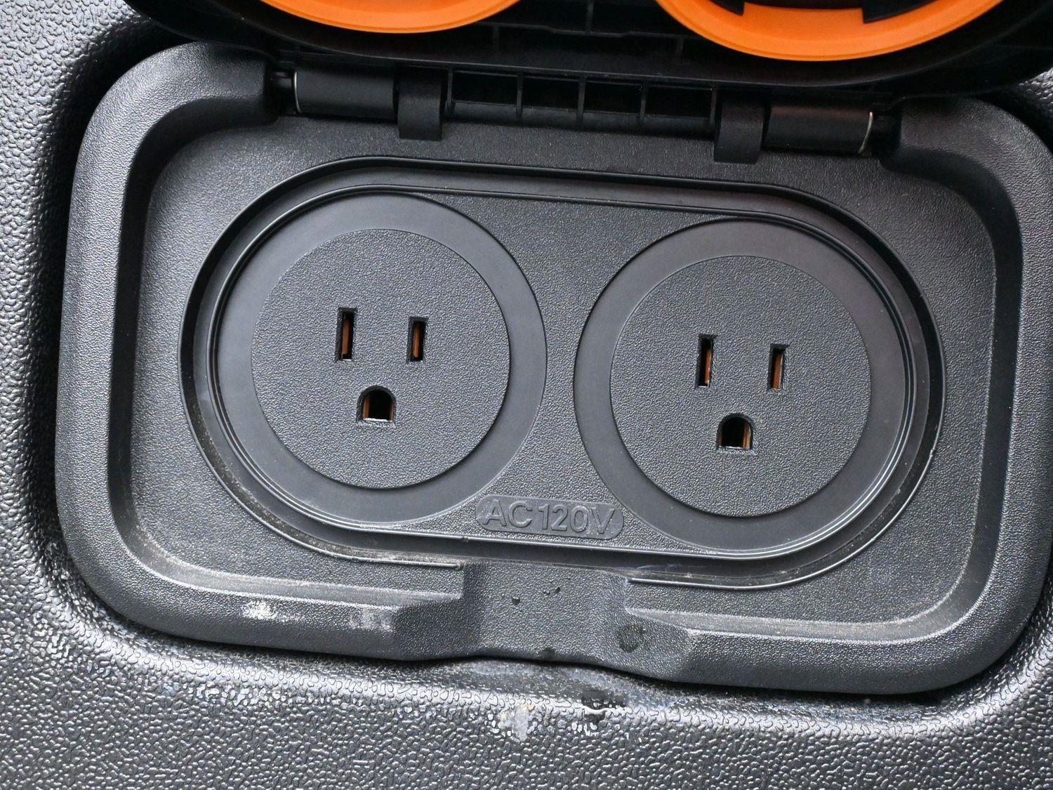 Used 2022 Rivian R1T Adventure image 36