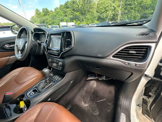 Used 2019 Jeep Cherokee Overland AWD/4WD image 32