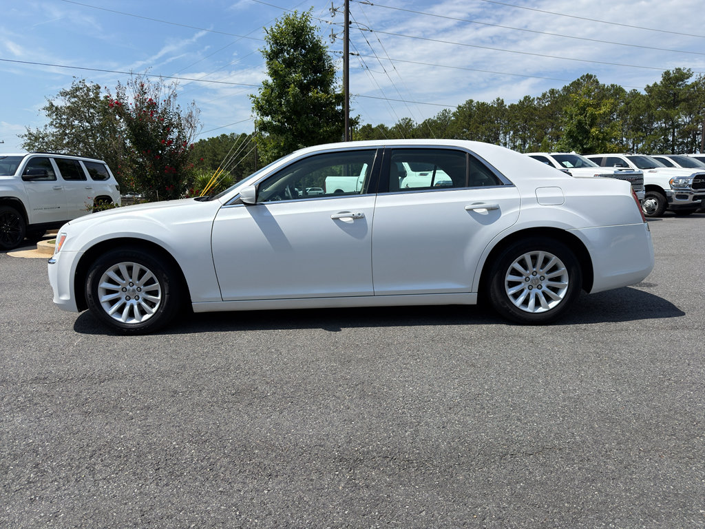 Used 2013 Chrysler 300 RWD image 5