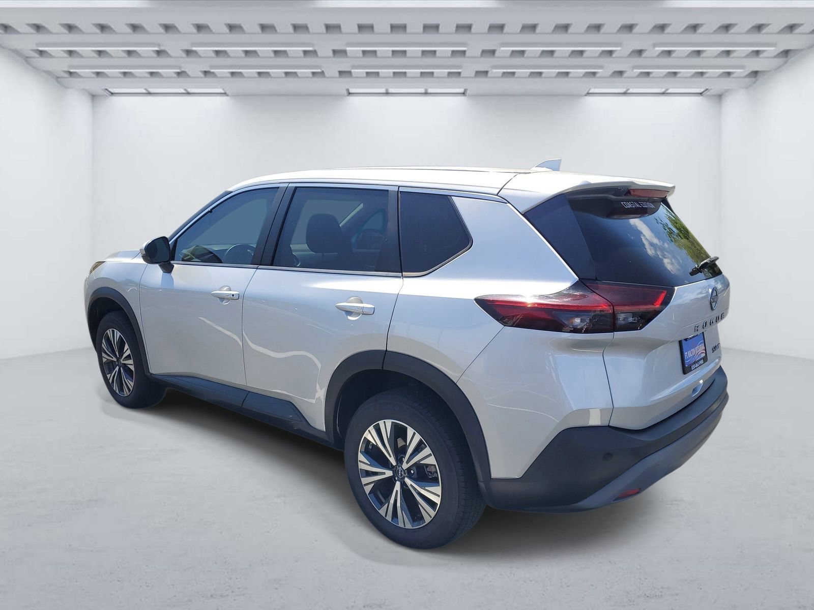 Used 2023 Nissan Rogue SV AWD/4WD image 3
