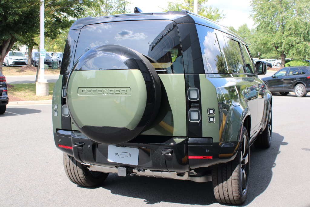 New 2026 Land Rover Defender 110 X-Dynamic SE AWD/4WD image 3