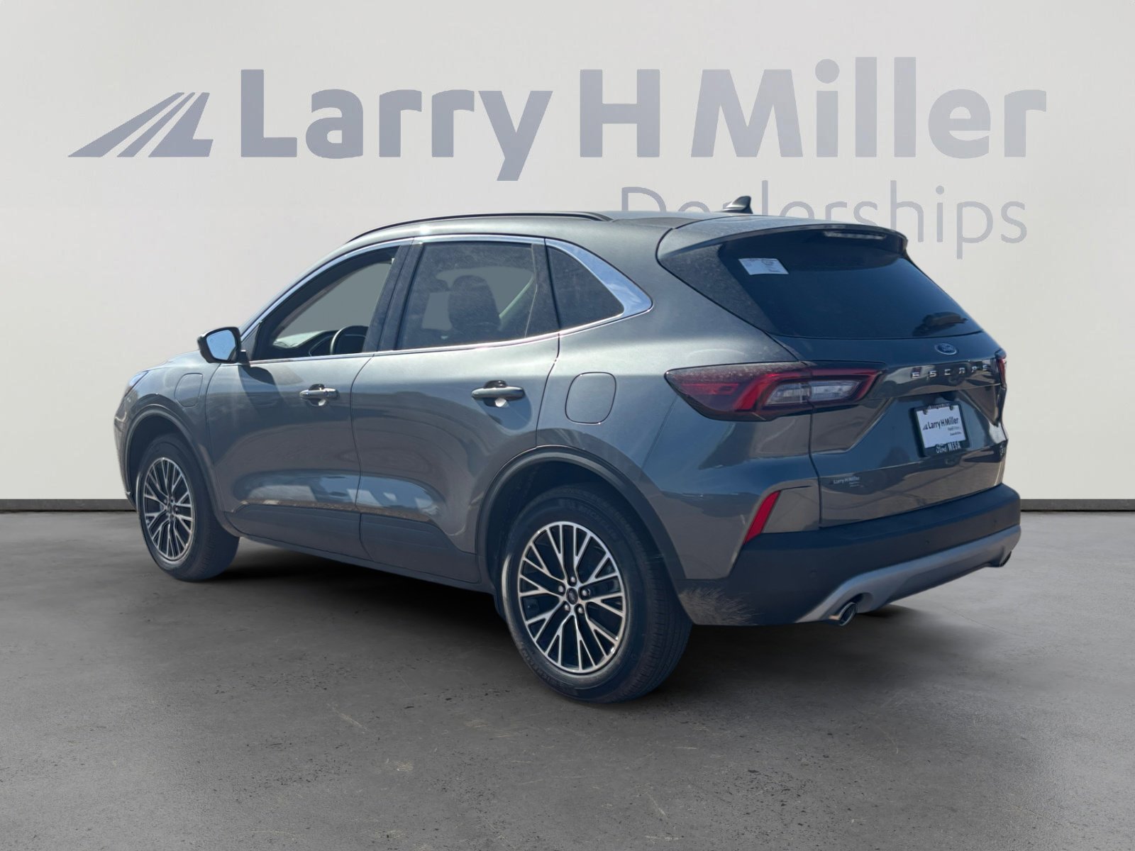 New 2025 Ford Escape SE w/ PHEV Premium Package FWD image 3