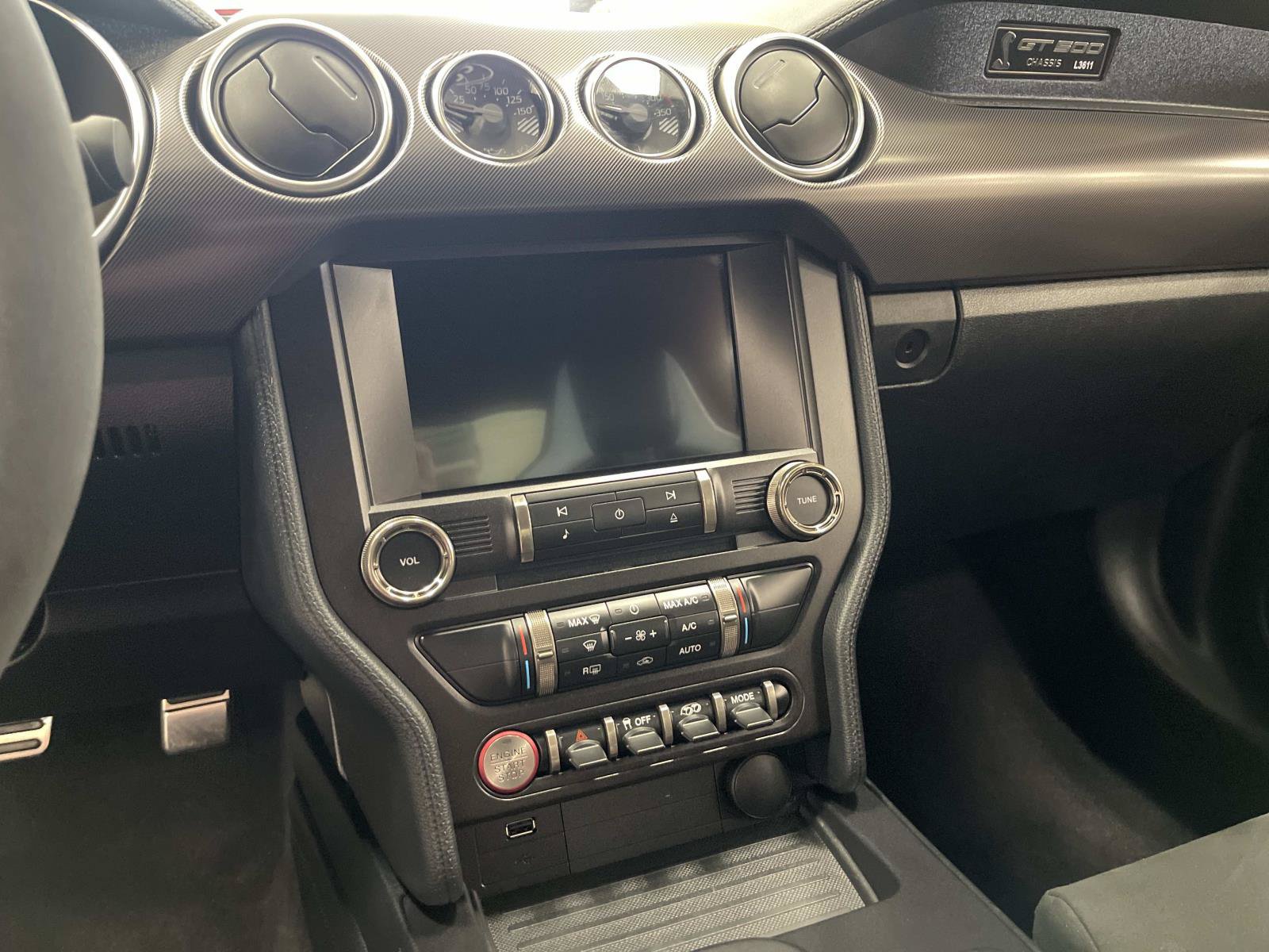 Used 2020 Ford Mustang Shelby GT500 w/ Technology Package RWD image 11