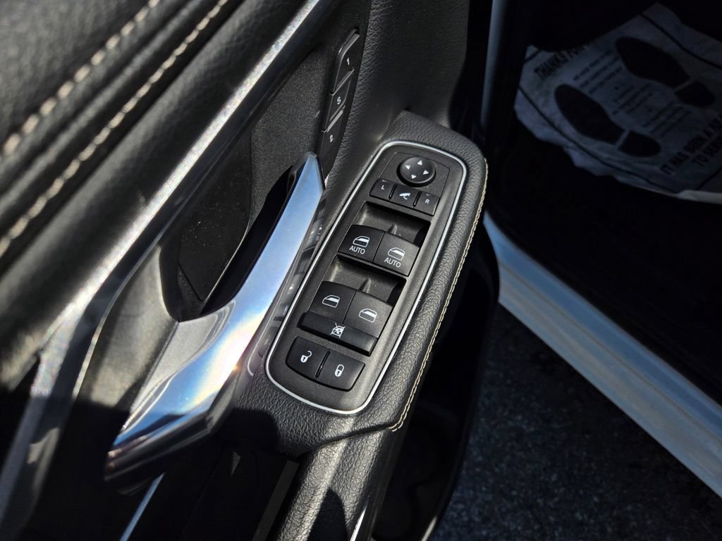 Used 2023 RAM 1500 Laramie AWD/4WD image 14