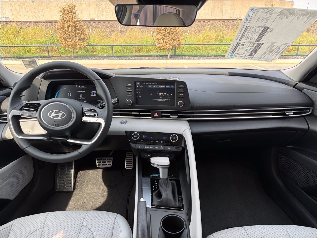 New 2026 Hyundai Elantra SEL Sport FWD image 20