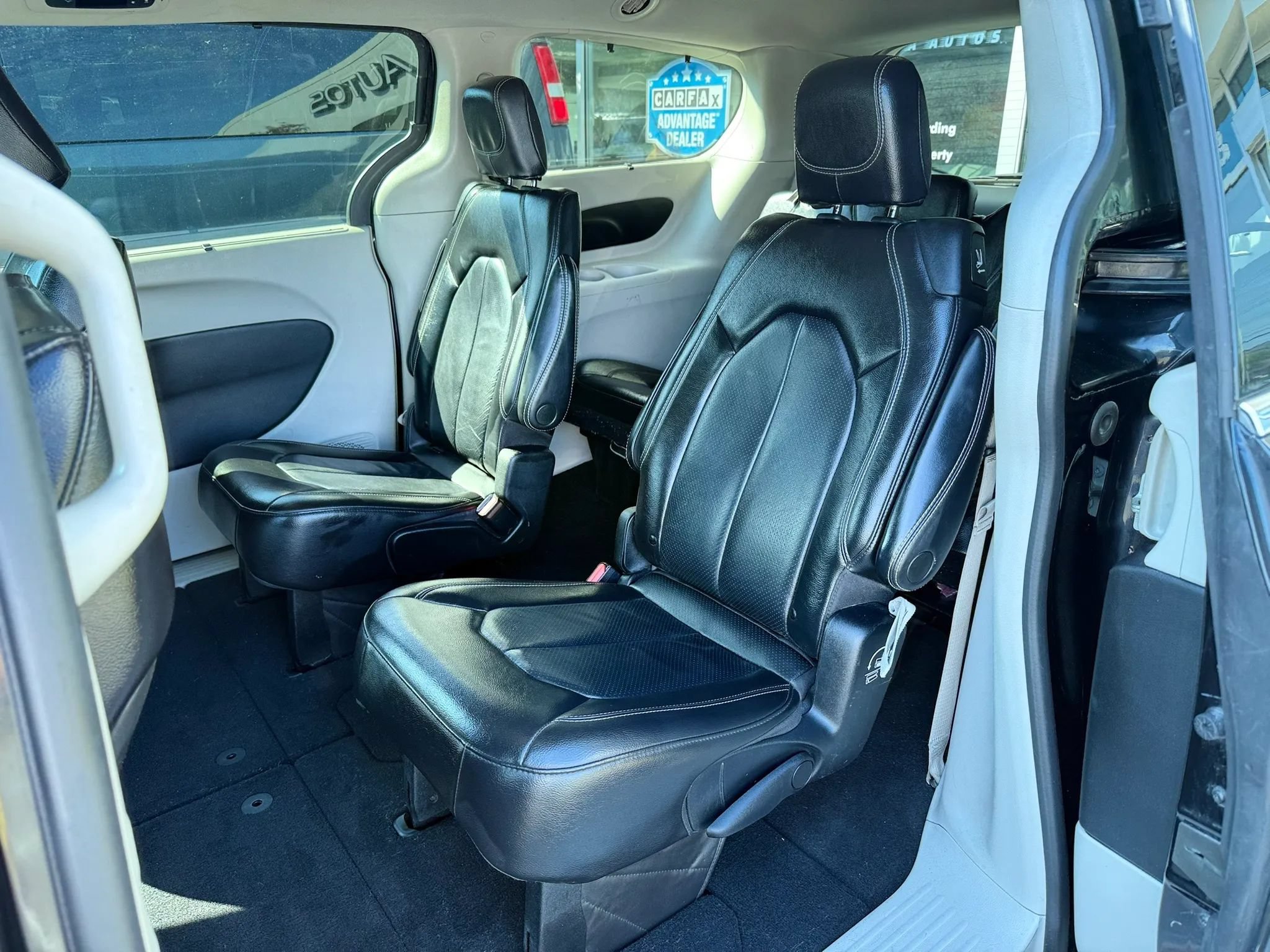 Used 2022 Chrysler Pacifica Touring-L FWD image 26