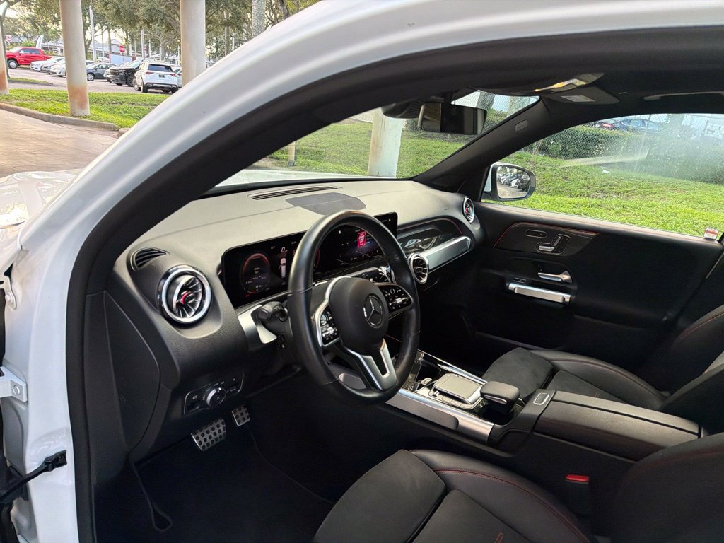 Used 2022 Mercedes-Benz GLB 250 4MATIC image 6