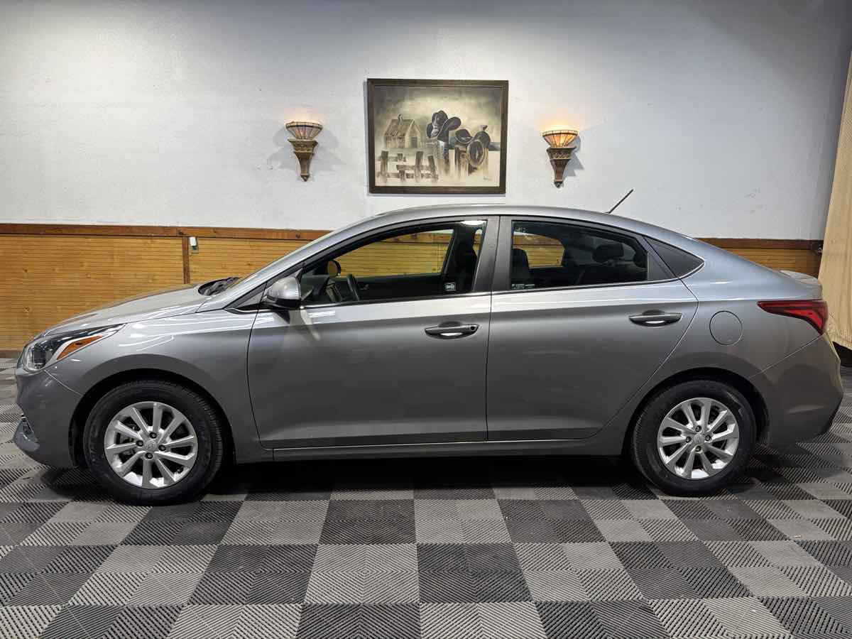 Used 2021 Hyundai Accent SEL w/ Cargo Package FWD image 2
