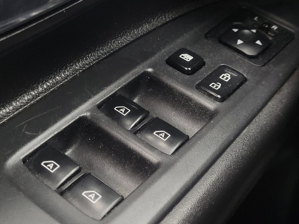 Used 2019 Mitsubishi Outlander SE image 27