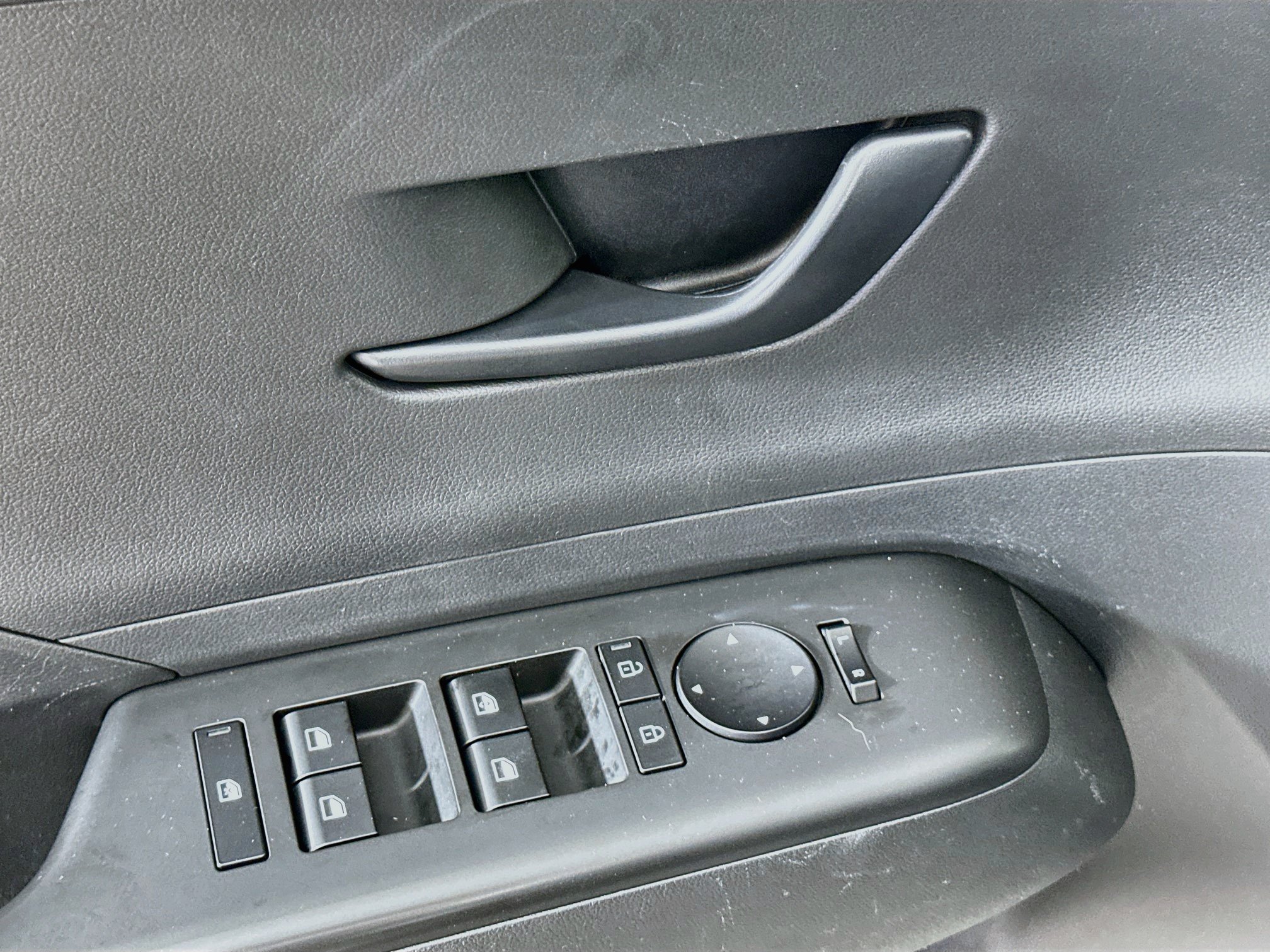 Used 2025 Hyundai Kona SE AWD/4WD image 15