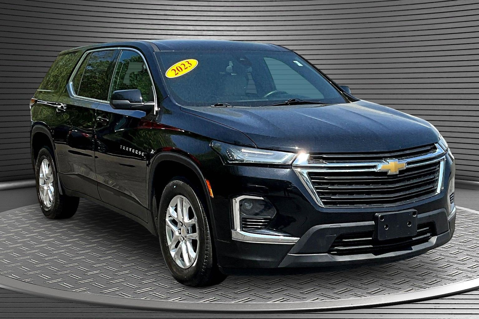 Used 2023 Chevrolet Traverse LS AWD/4WD image 1