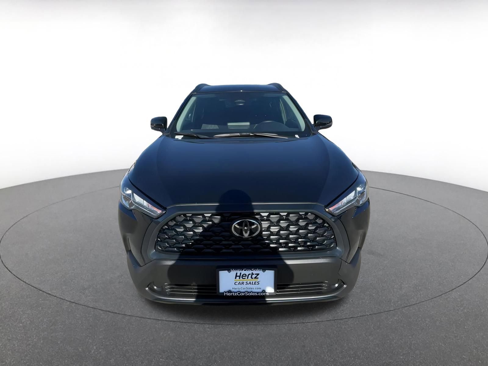 Used 2025 Toyota Corolla Cross LE image 4