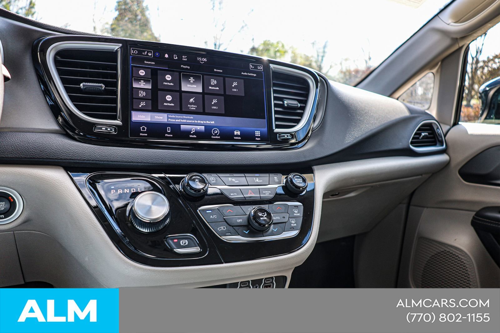 Used 2024 Chrysler Pacifica Touring-L FWD image 32