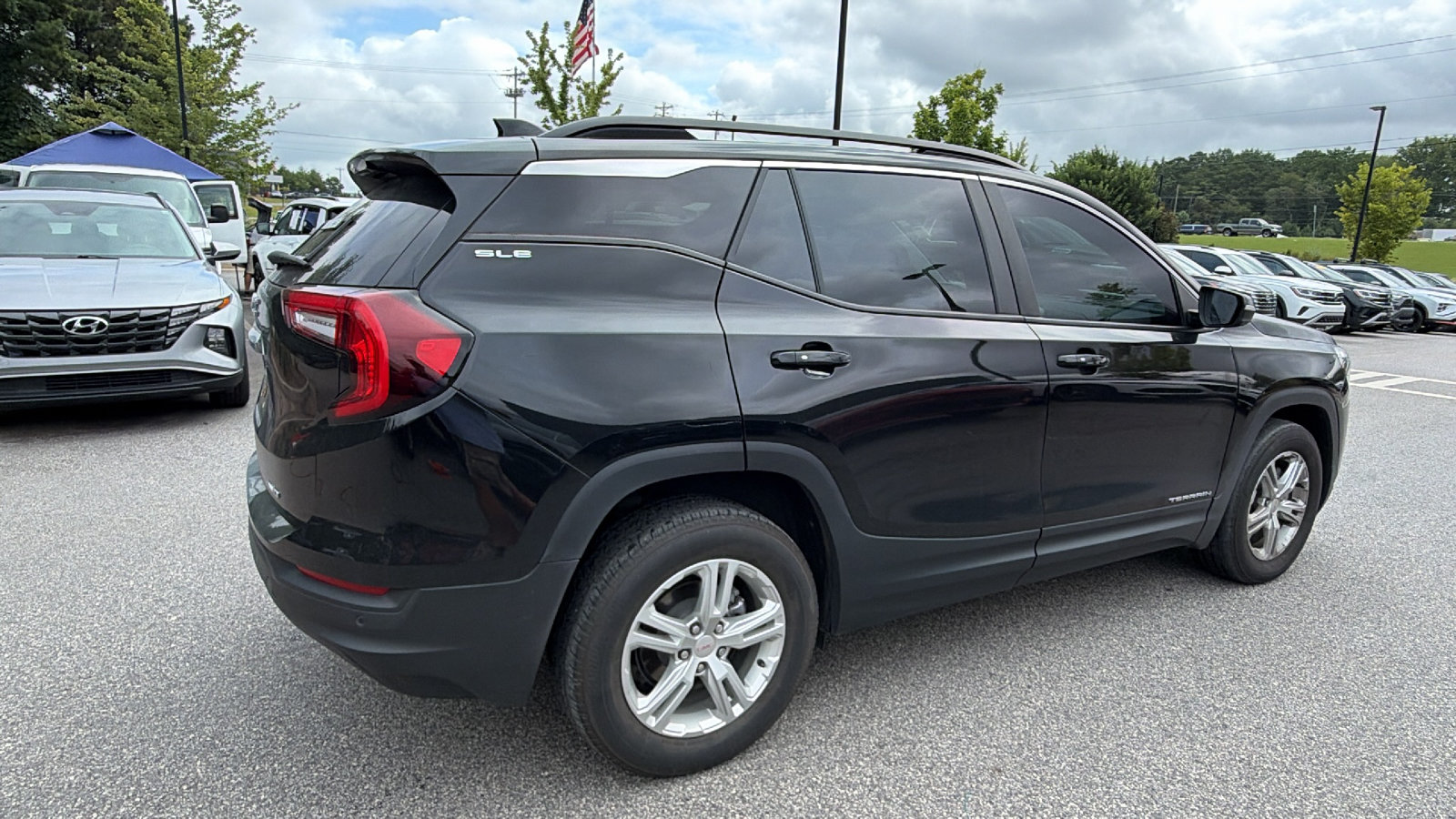 Used 2022 GMC Terrain SLE w/ Driver Convenience Package AWD/4WD image 8
