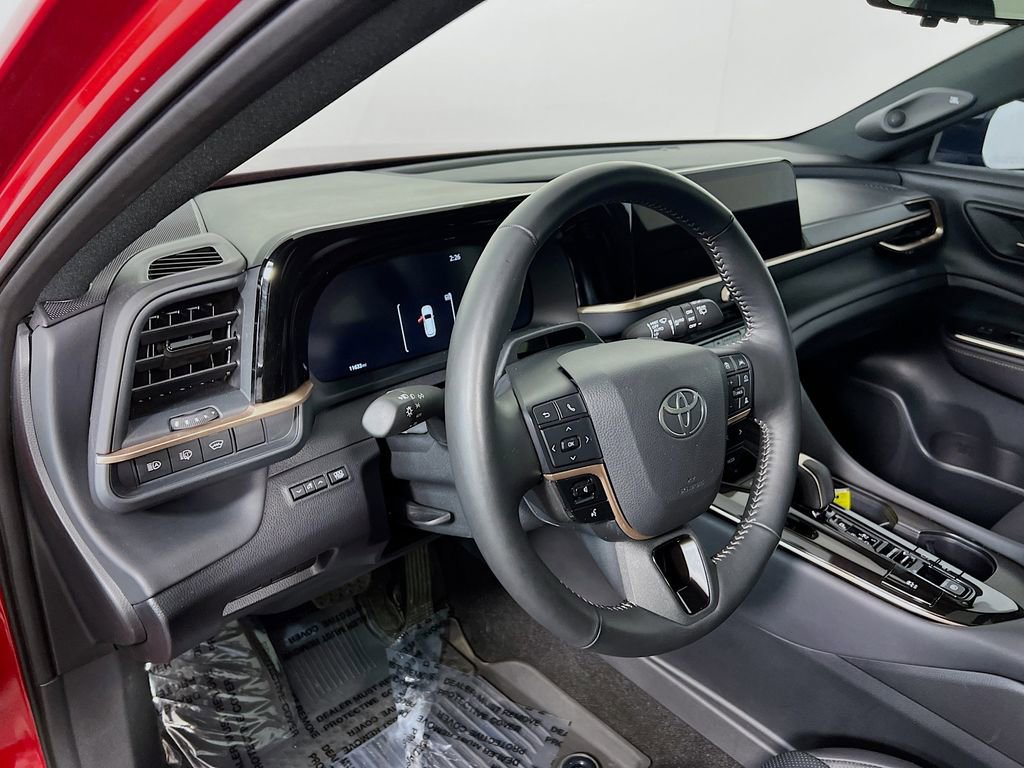 Used 2025 Toyota Crown Signia w/ Advanced Technology Package image 8