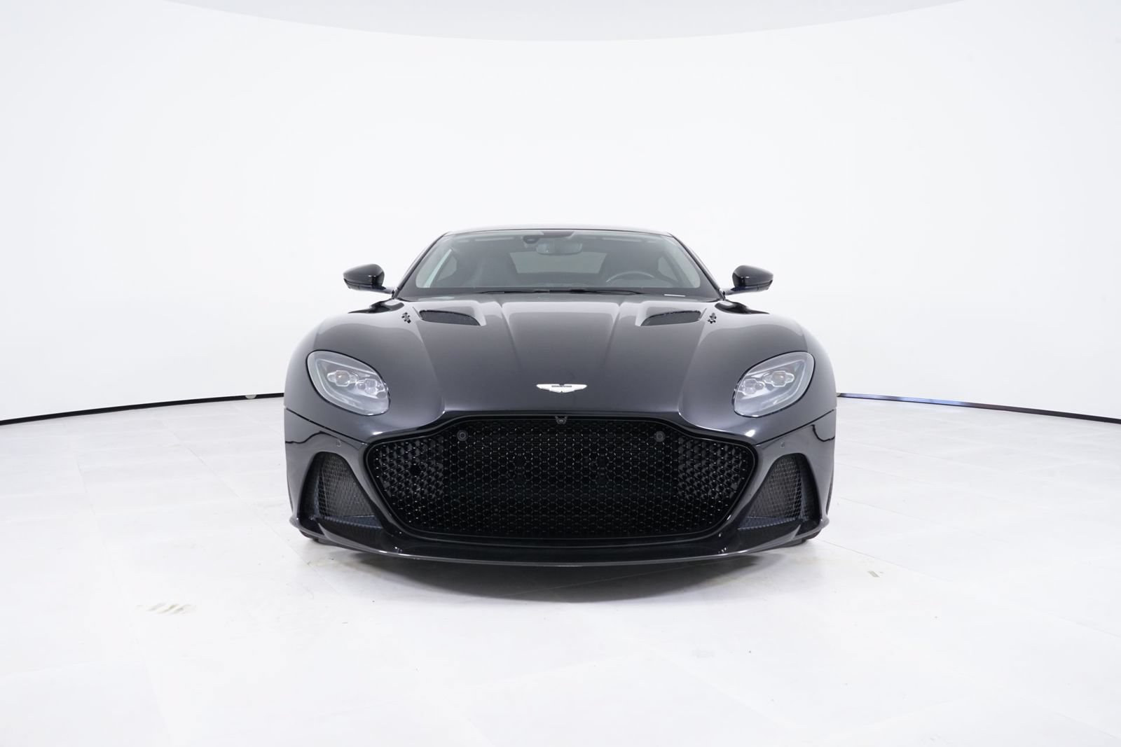 Used 2019 Aston Martin DBS Superleggera RWD image 10
