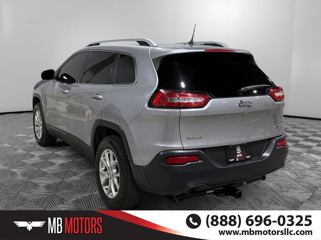Used 2018 Jeep Cherokee Latitude w/ Cold Weather Group image 7