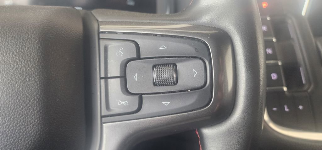 Used 2024 Chevrolet Suburban RST RWD image 31