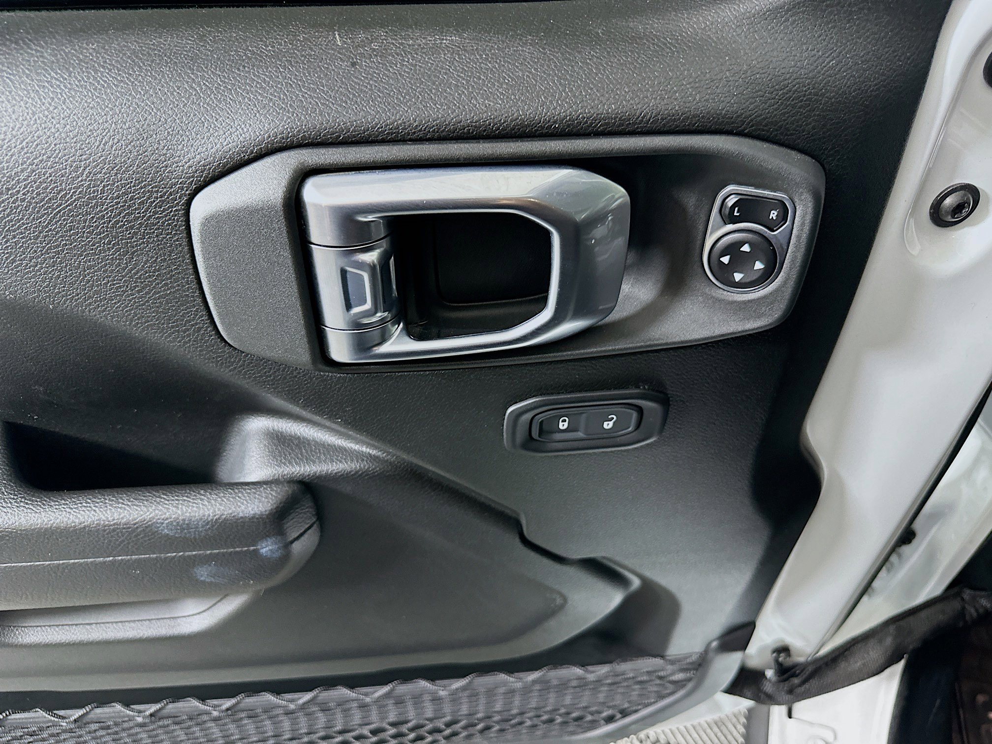 Used 2022 Jeep Wrangler Willys image 15