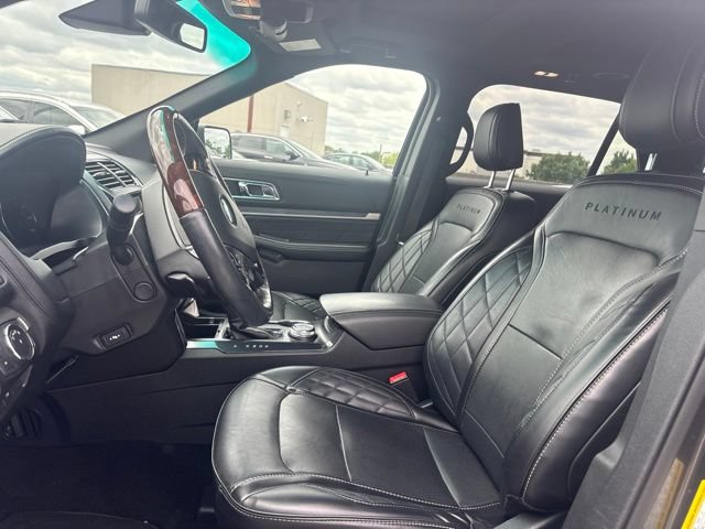 Used 2019 Ford Explorer Platinum AWD/4WD image 3