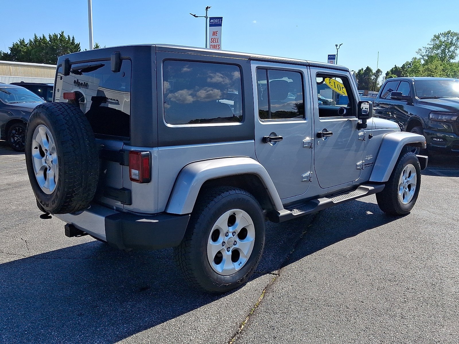 Used 2013 Jeep Wrangler Unlimited Sahara w/ Connectivity Group AWD/4WD image 6