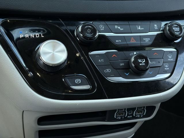 Used 2024 Chrysler Pacifica Touring-L image 26